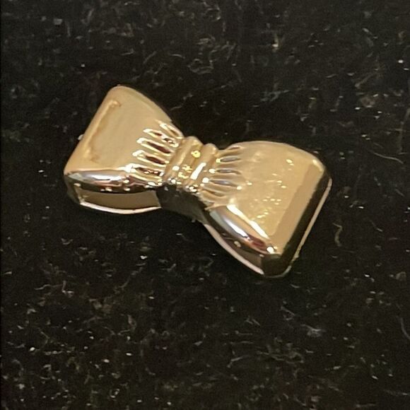 5/8” gold tone bow tie charm/pendant with double sided jump hoop - Picture 7 of 10